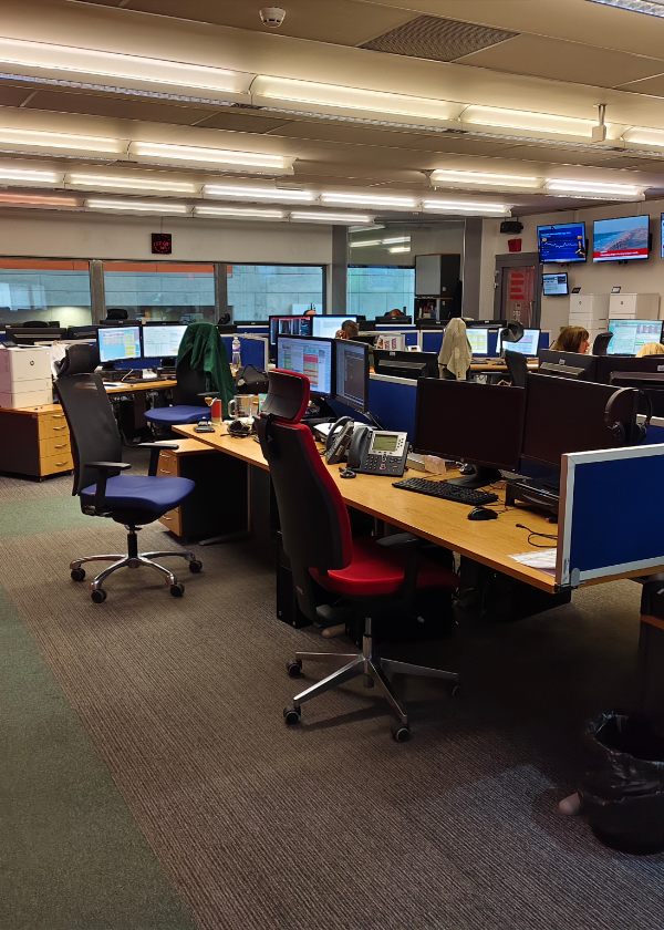 24/7 news — live broadcast newsroom